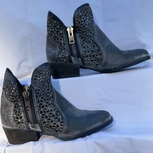 Circle G Women's Cutout Shortie Boots, Grey Size 8.5